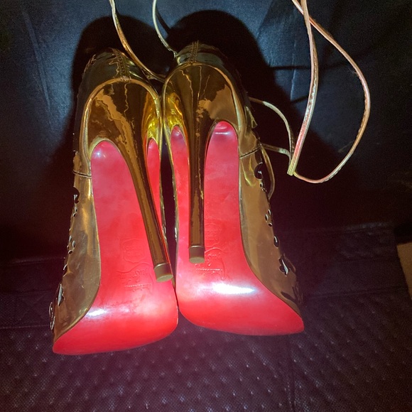 Christian  Louboutin Impera - Picture 6 of 7
